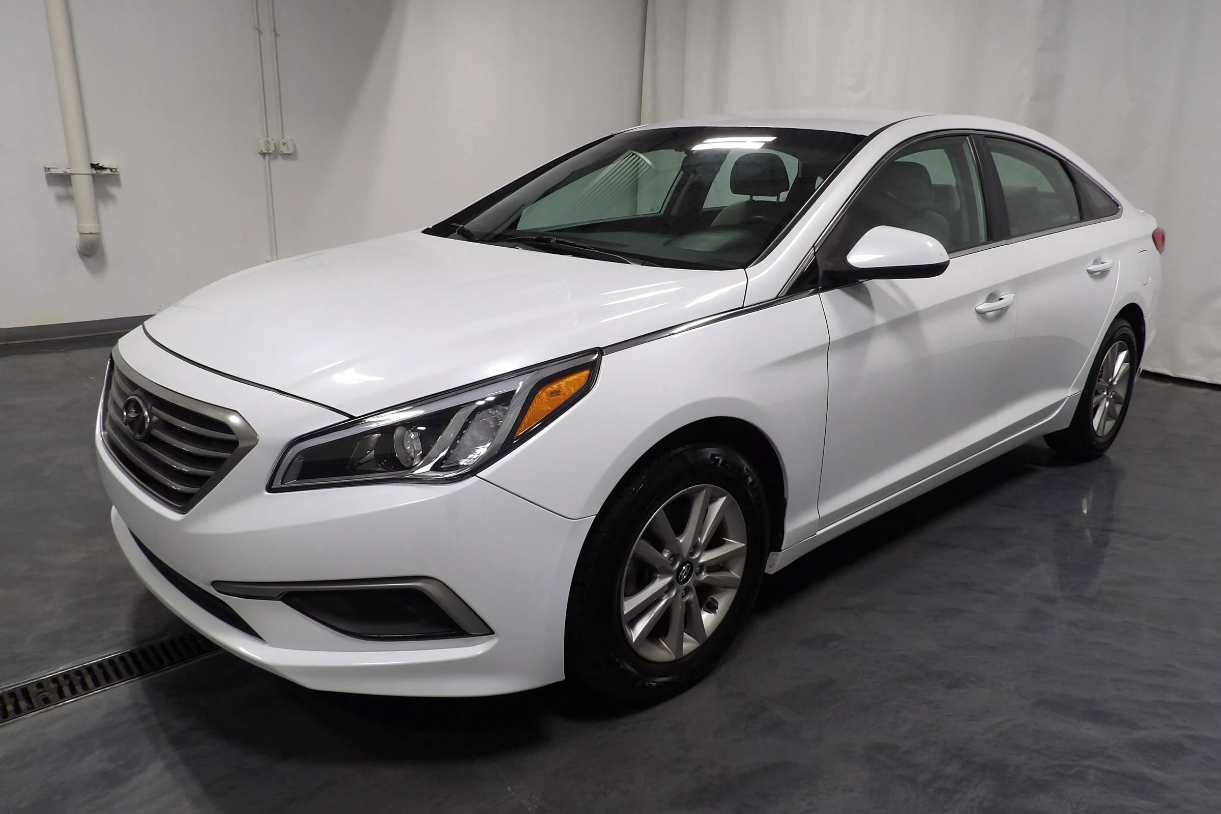 Used 2017 Hyundai Sonata SE image 3