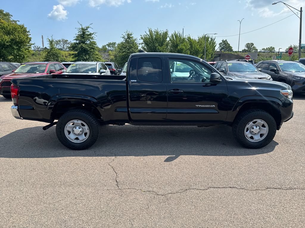 Used 2018 Toyota Tacoma SR5 AWD/4WD image 9