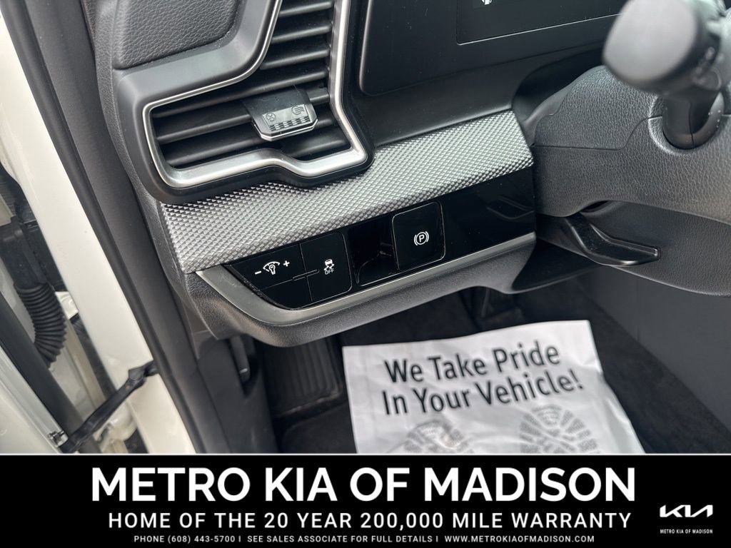 Used 2023 Kia Sportage LX AWD/4WD image 13