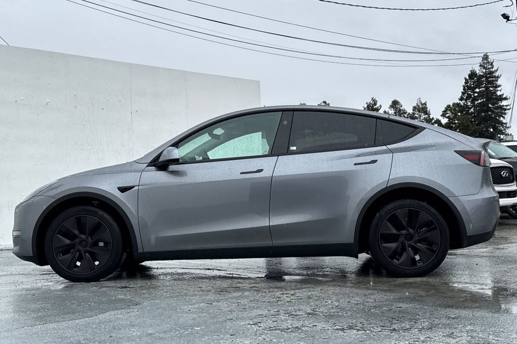 Used 2025 Tesla Model Y Long Range image 6