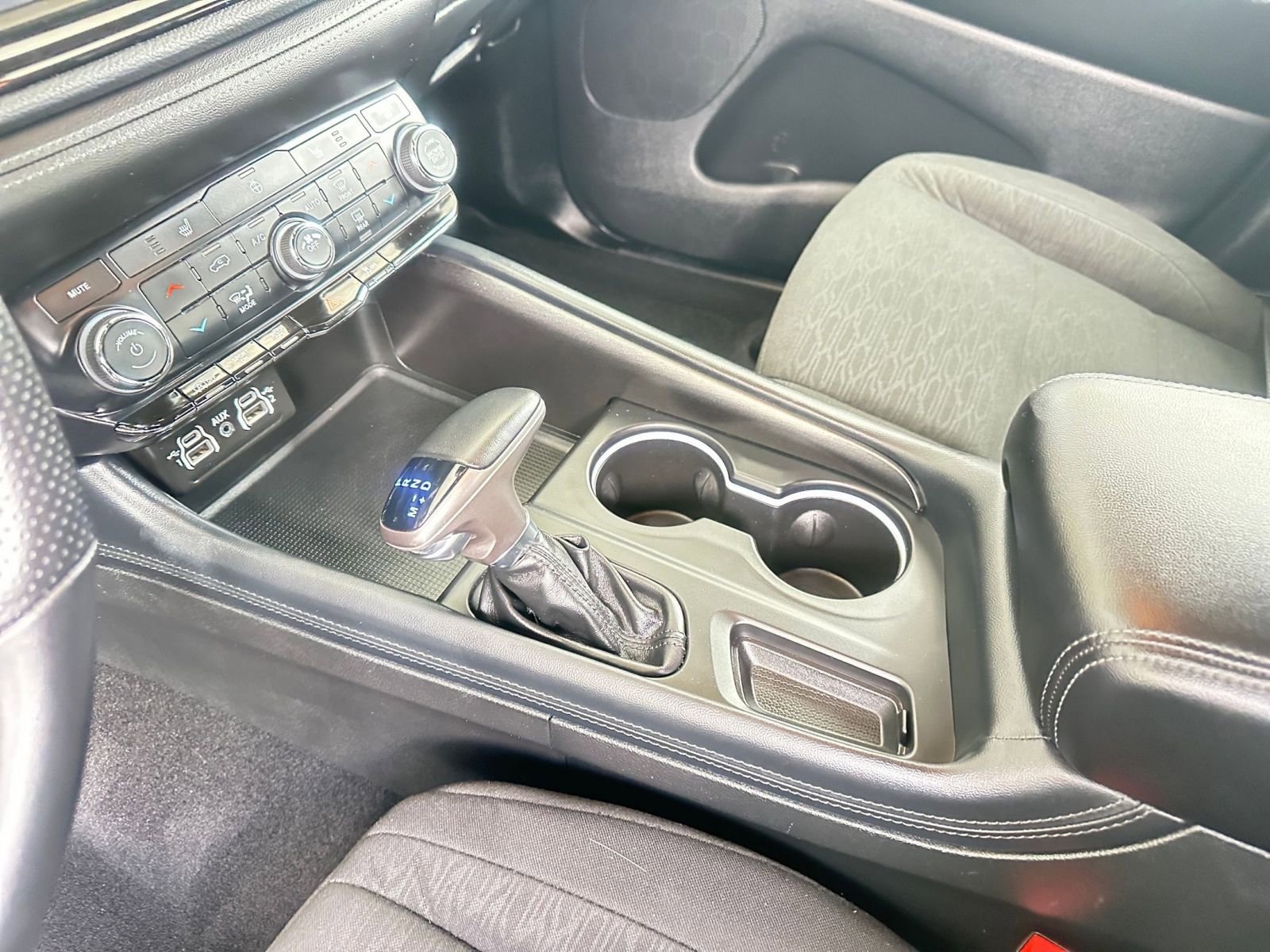 Used 2024 Dodge Durango SXT image 46