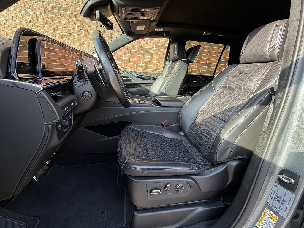 Used 2023 Cadillac Escalade V w/ LPO, ONYX Package image 5