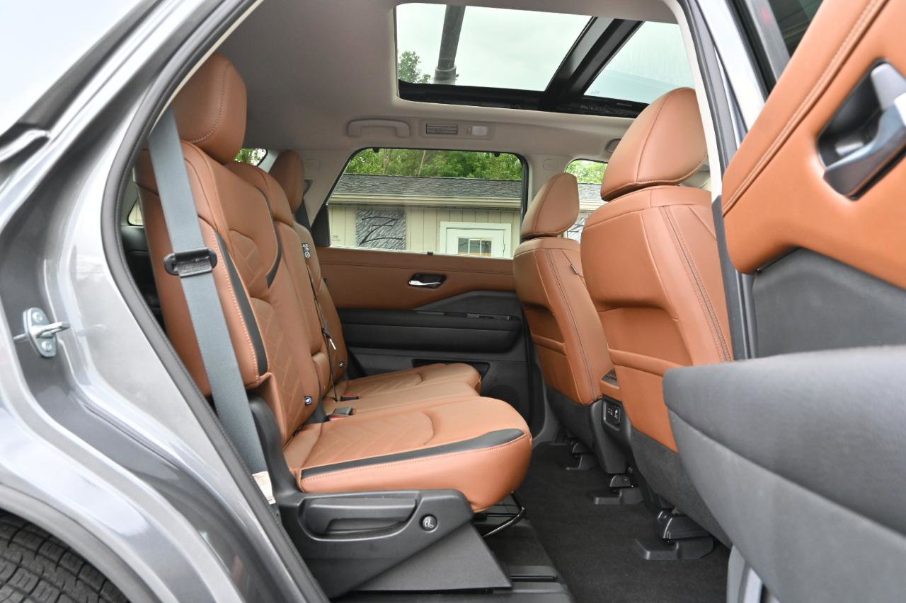 Used 2023 Nissan Pathfinder Platinum w/ Cargo Package AWD/4WD image 36