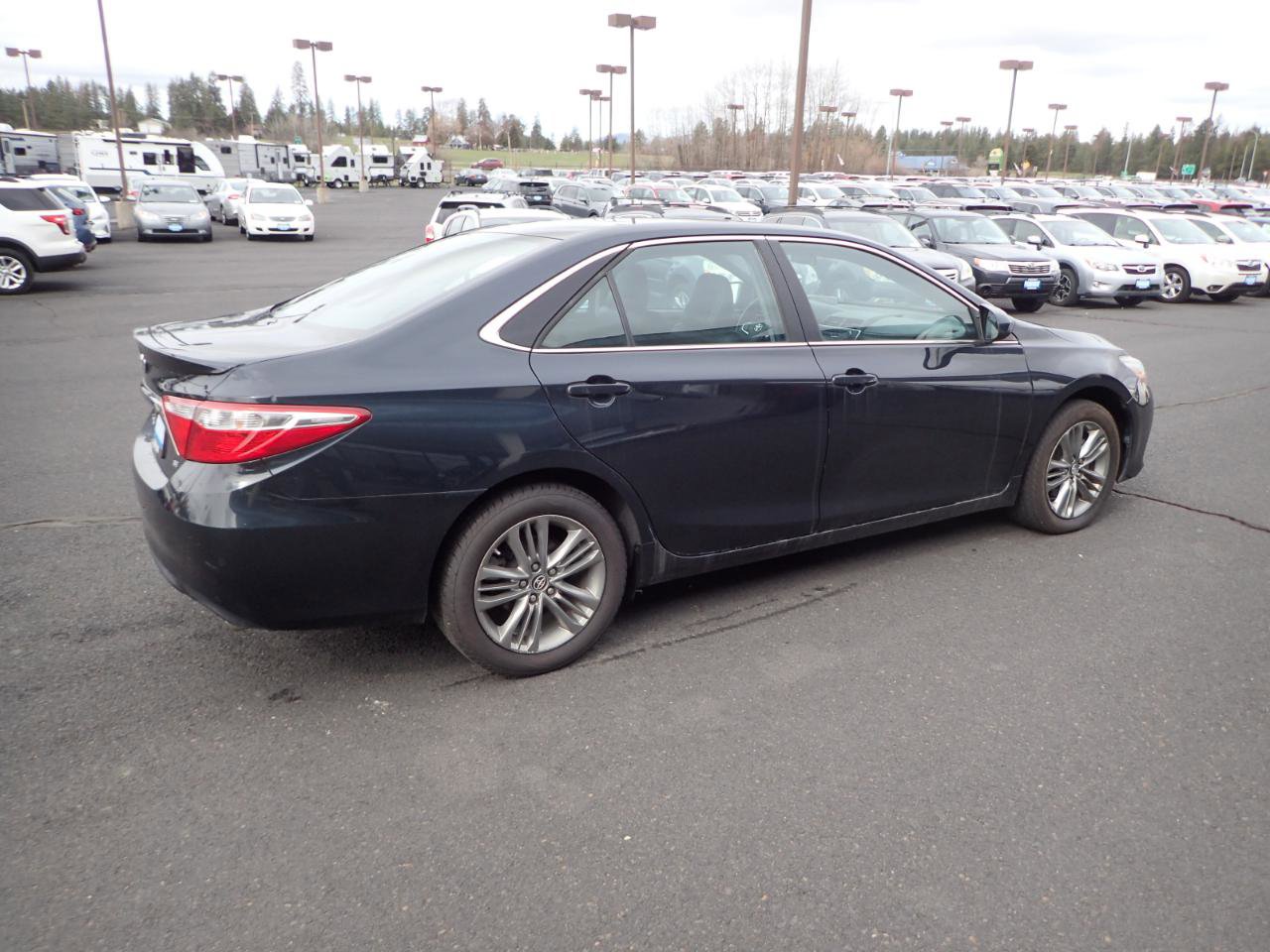 Used 2017 Toyota Camry SE FWD image 5