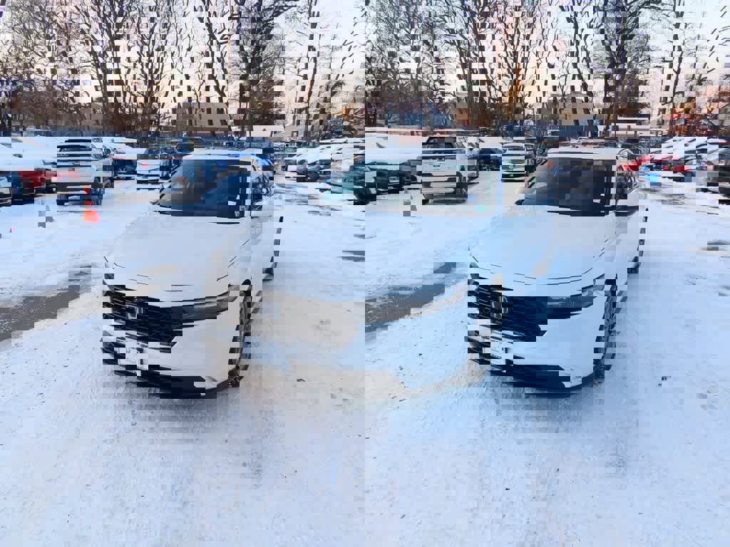 Used 2023 Honda Accord EX image 1