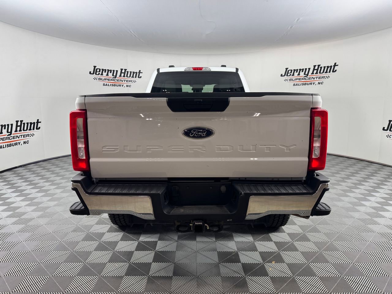 Used 2024 Ford F350 XLT w/ FX4 Off-Road Package image 8