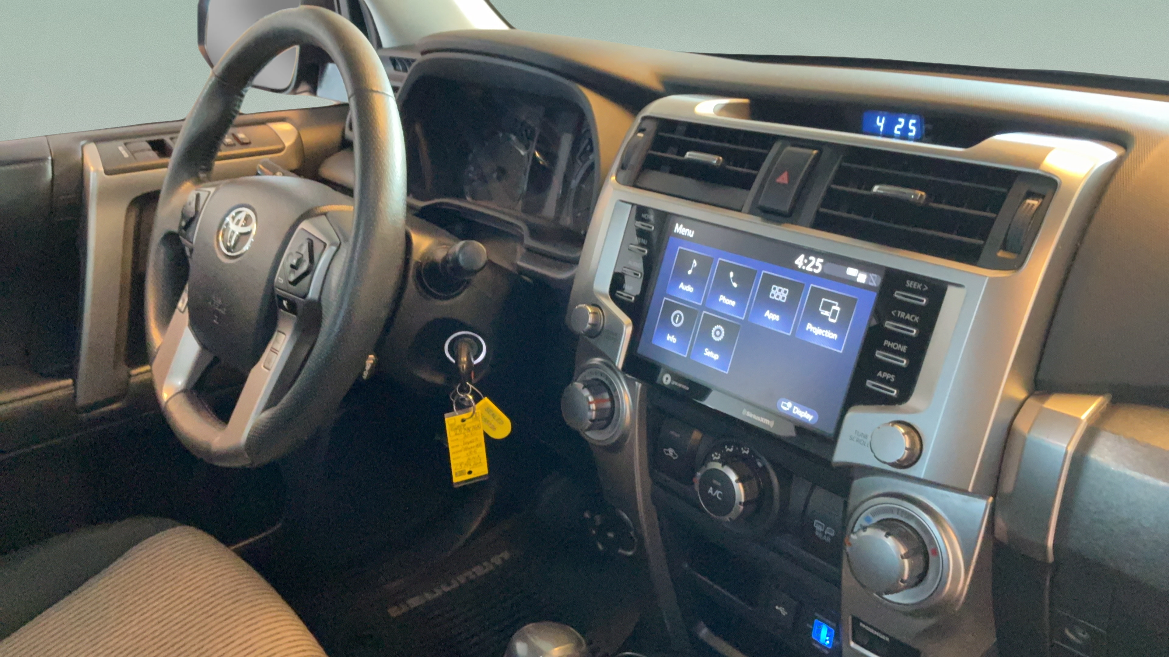 Used 2020 Toyota 4Runner SR5 AWD/4WD image 39