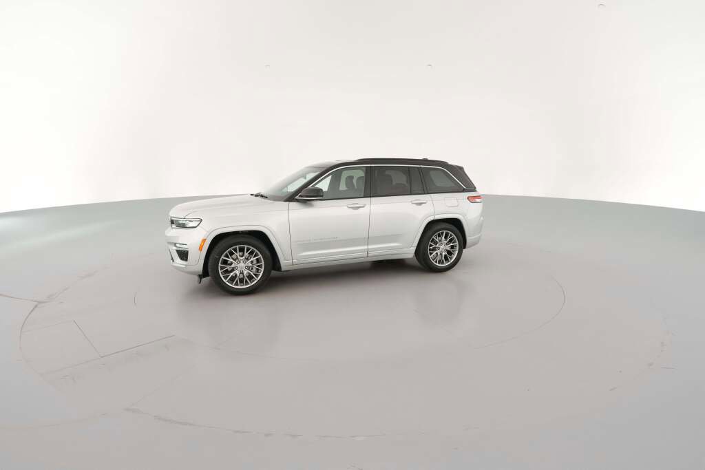 New 2025 Jeep Grand Cherokee Summit w/ Luxury Tech Group V image 5