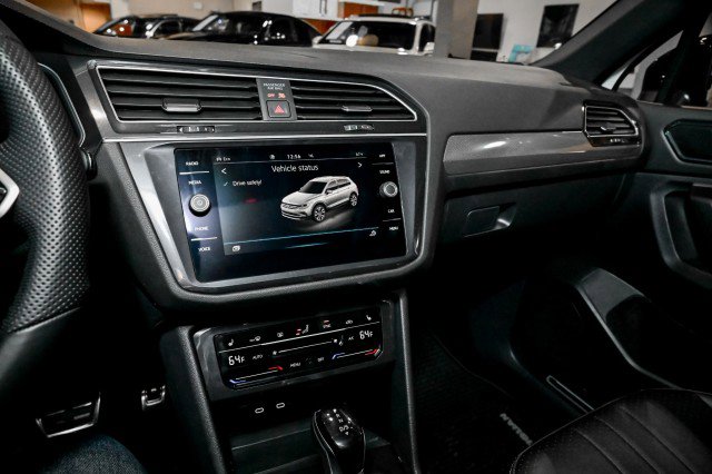 Used 2024 Volkswagen Tiguan SE R-Line image 34