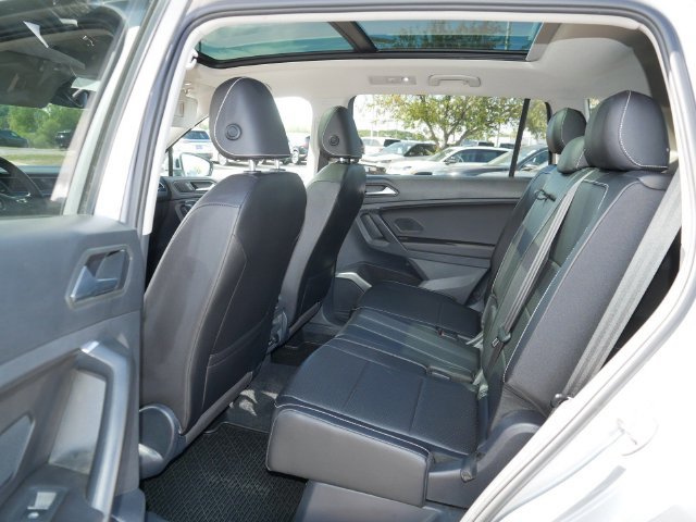 Used 2021 Volkswagen Tiguan SE w/ Panoramic Sunroof Package AWD/4WD image 17