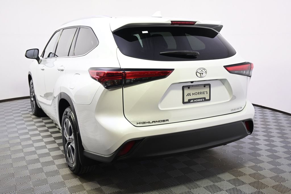 Used 2022 Toyota Highlander XLE image 4