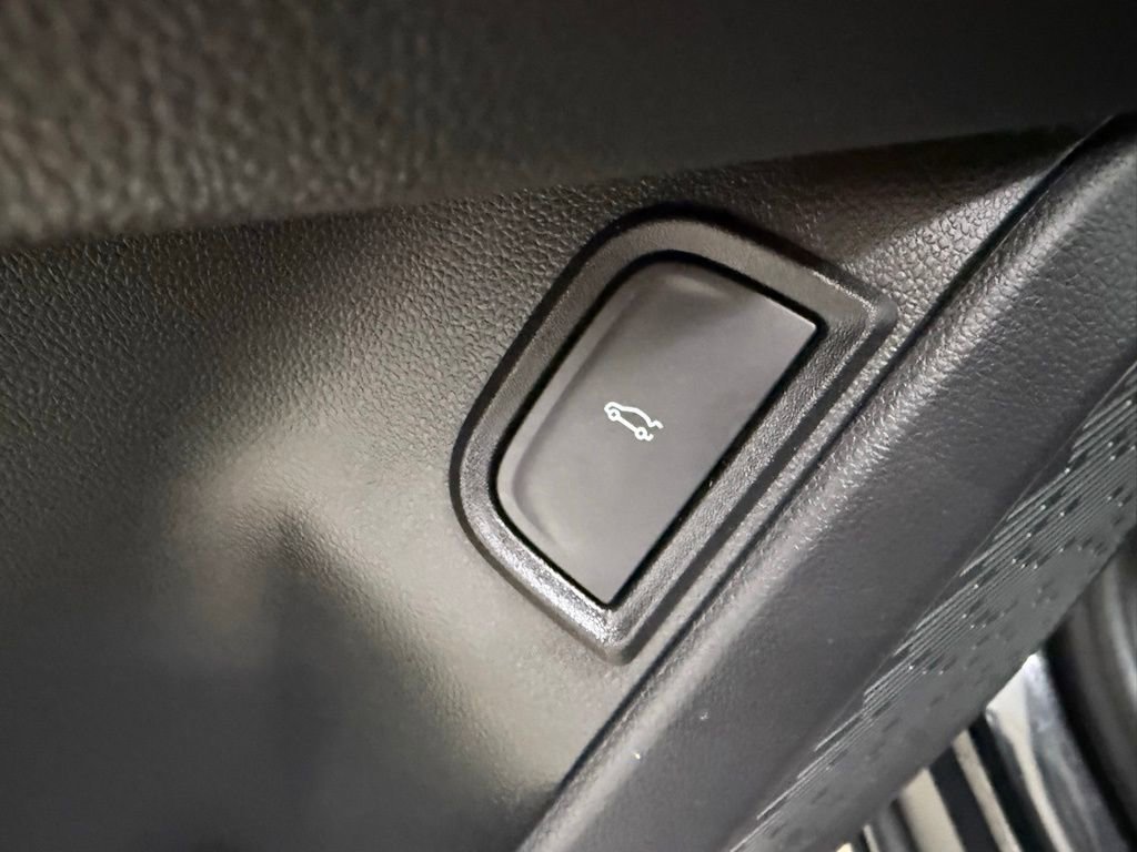 Used 2025 Chevrolet Equinox LT w/ Convenience Package II image 21