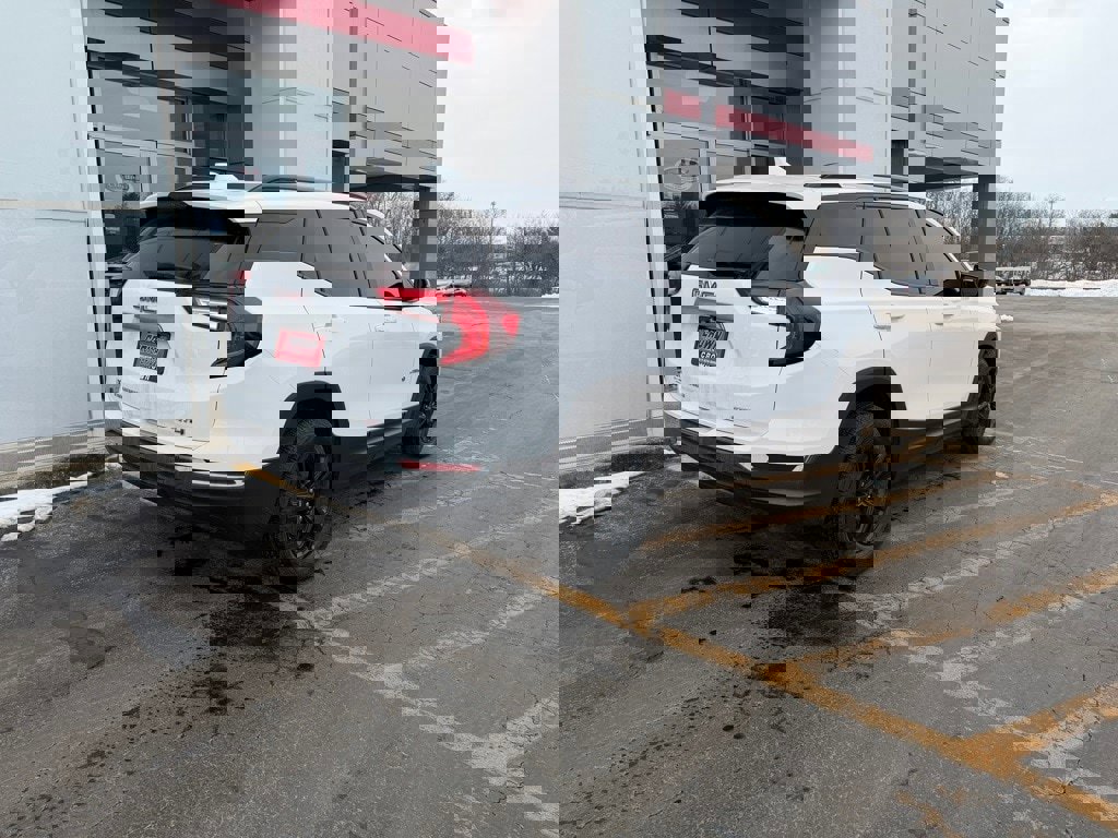 Used 2023 GMC Terrain AT4 image 5