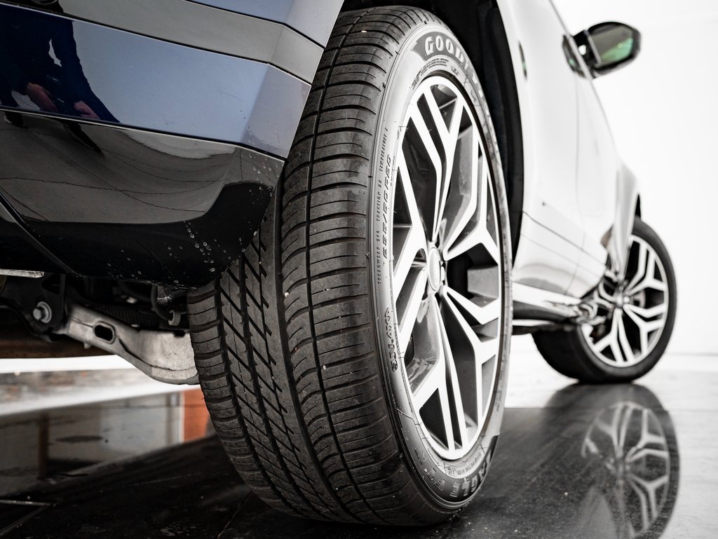 Used 2023 Land Rover Range Rover Evoque R-Dynamic SE image 36