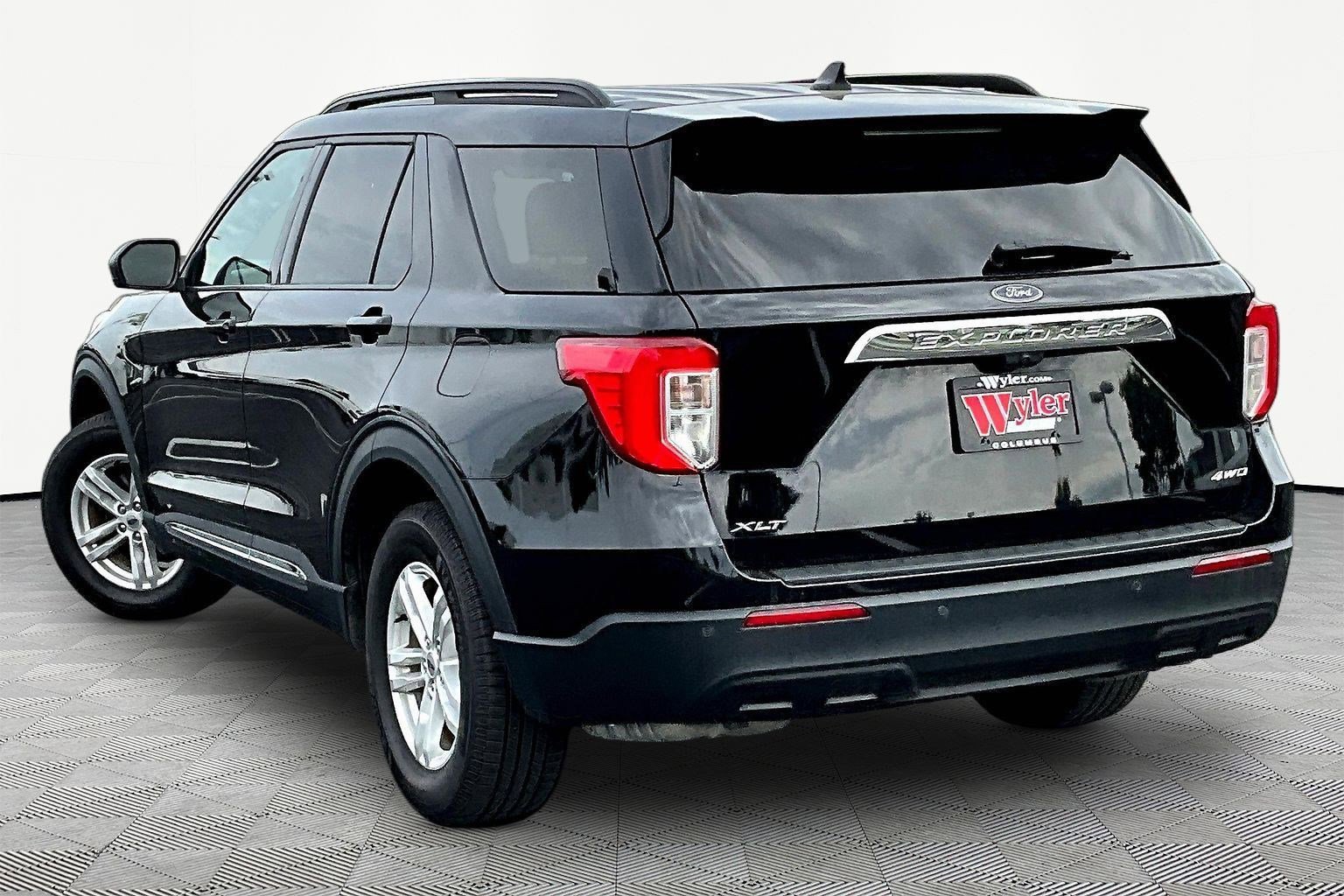 Used 2022 Ford Explorer XLT AWD/4WD image 4