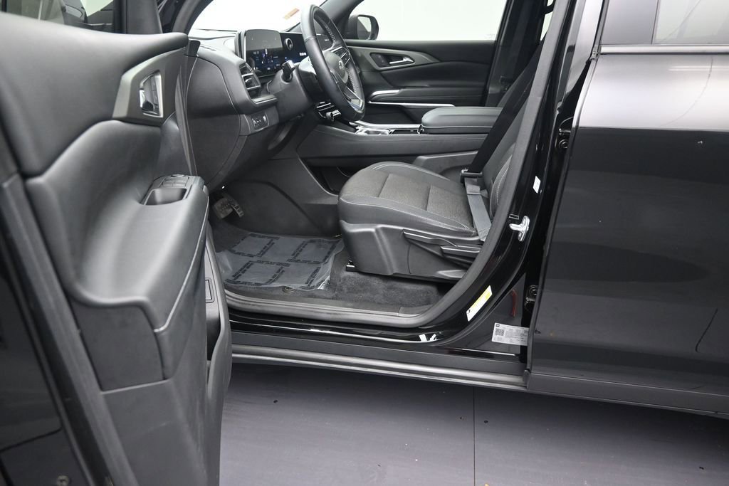 Used 2024 Chevrolet Traverse LS w/ Midnight/Sport Edition FWD image 11