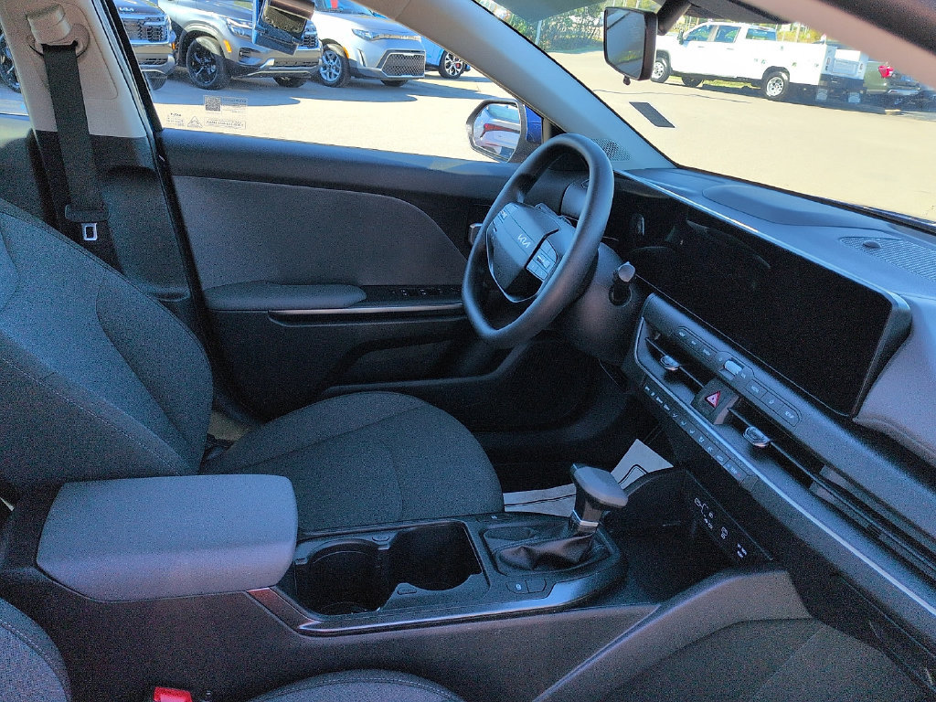 Used 2025 Kia K4 FWD image 7