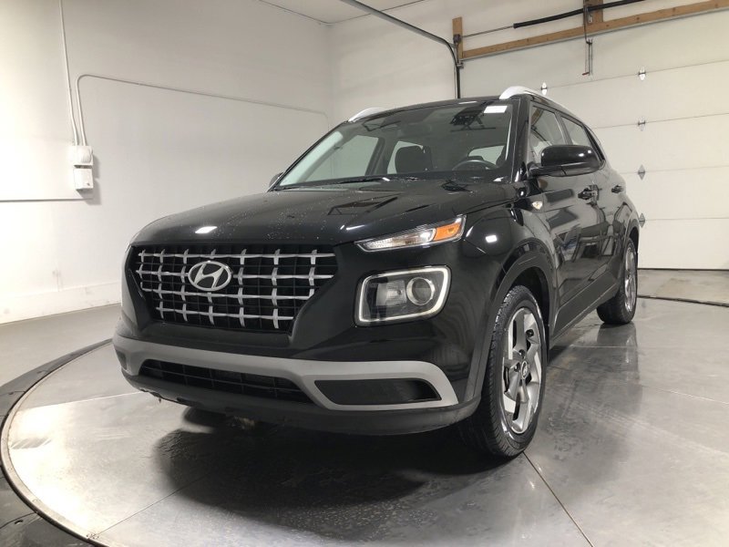 Used 2023 Hyundai Venue SEL image 3