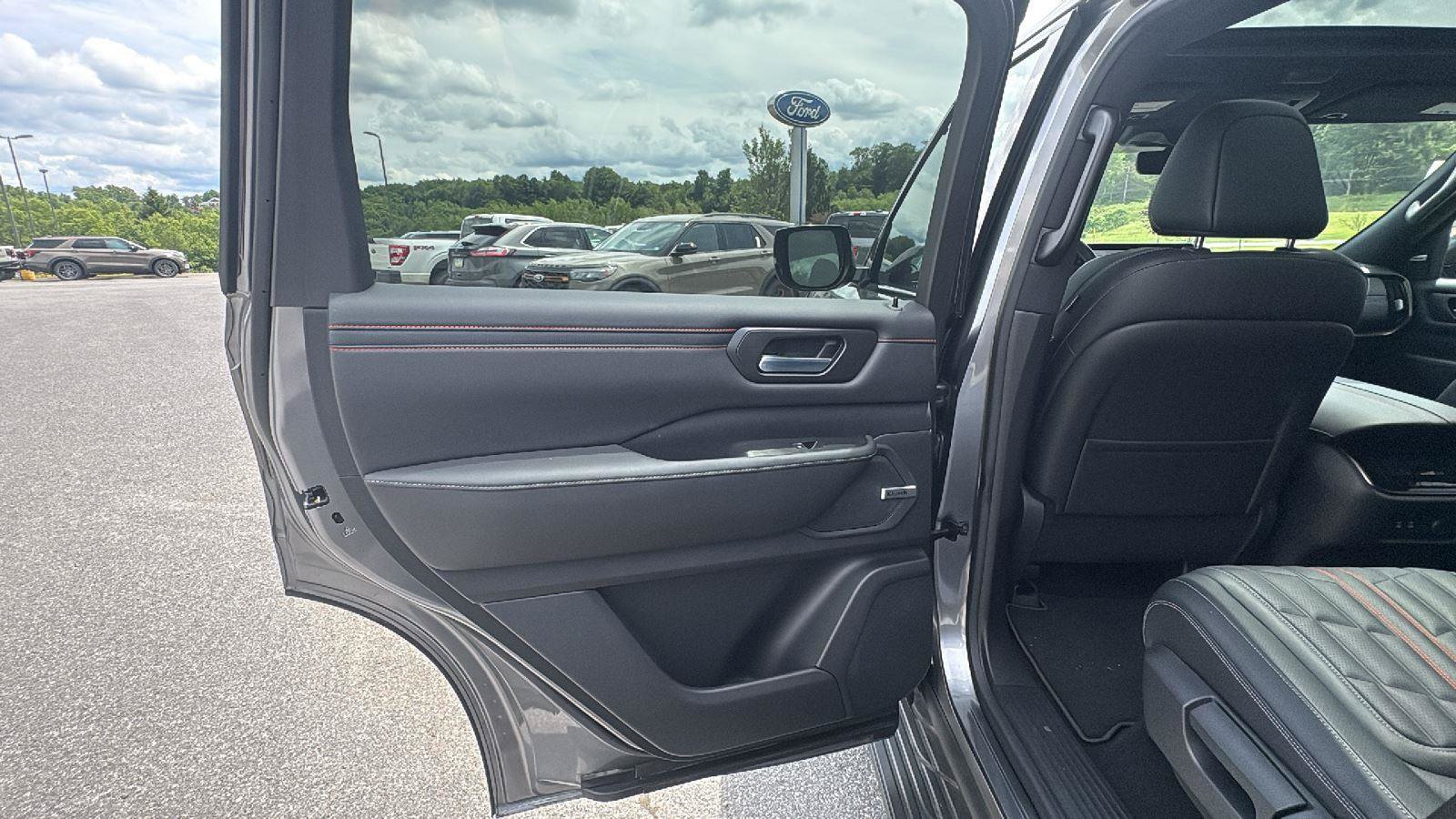Used 2026 Nissan Armada PRO-4X AWD/4WD image 19