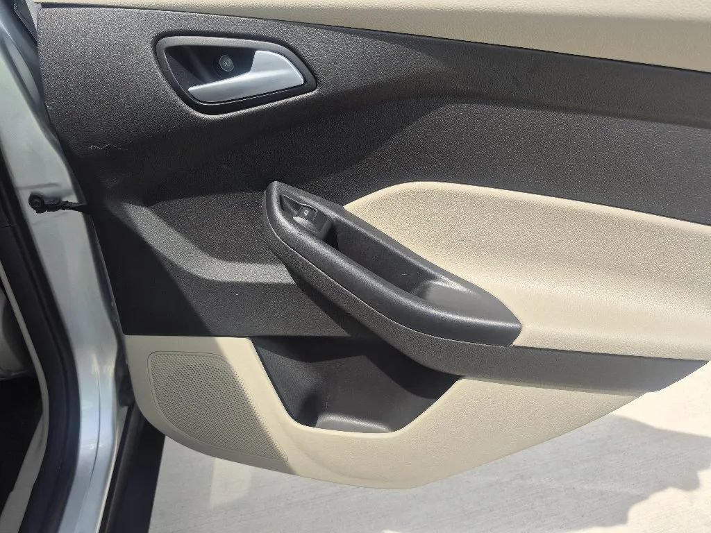 Used 2013 Ford Focus SE FWD image 17
