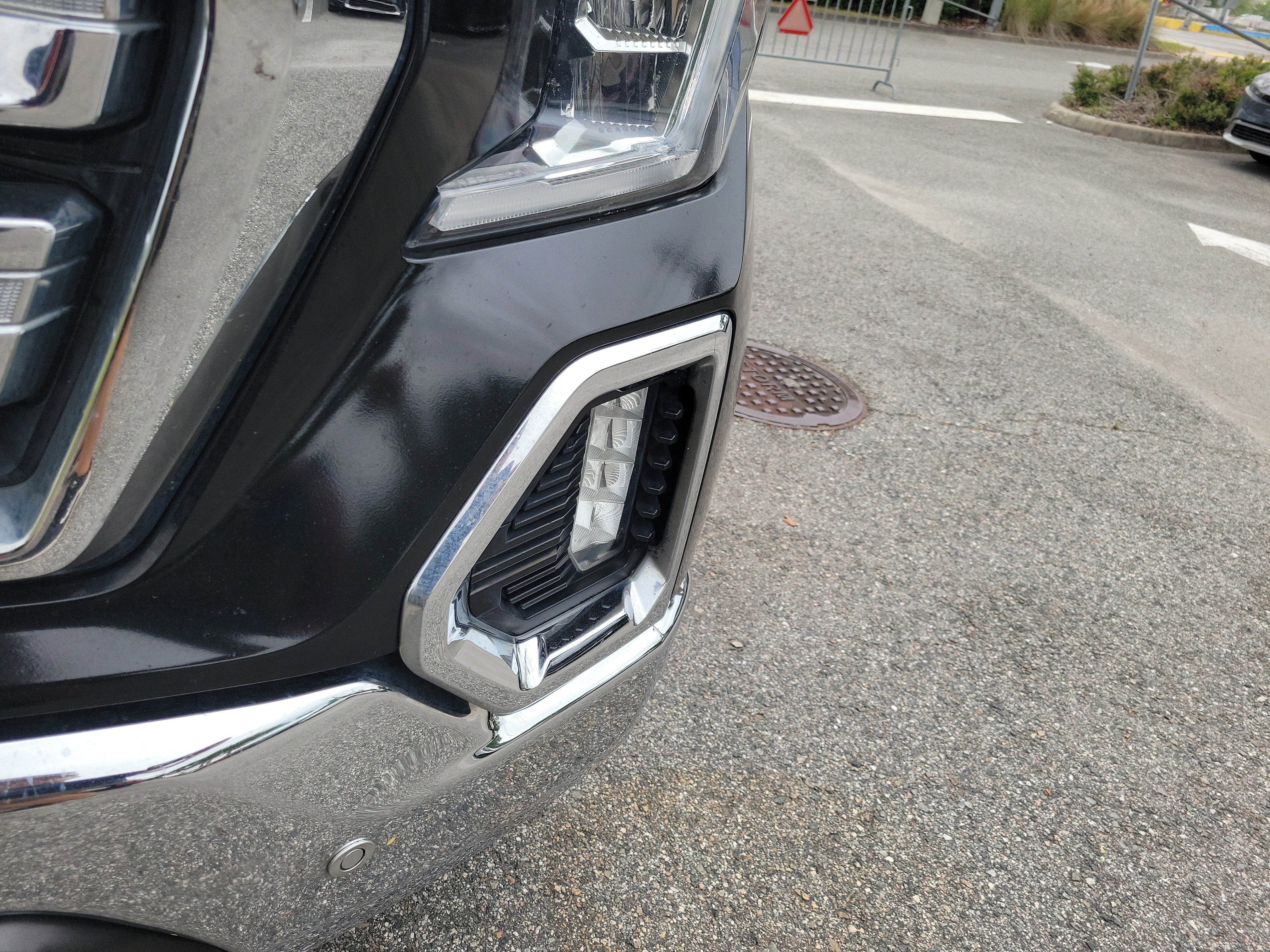 Used 2019 GMC Sierra 1500 SLT w/ SLT Premium Plus Package AWD/4WD image 4