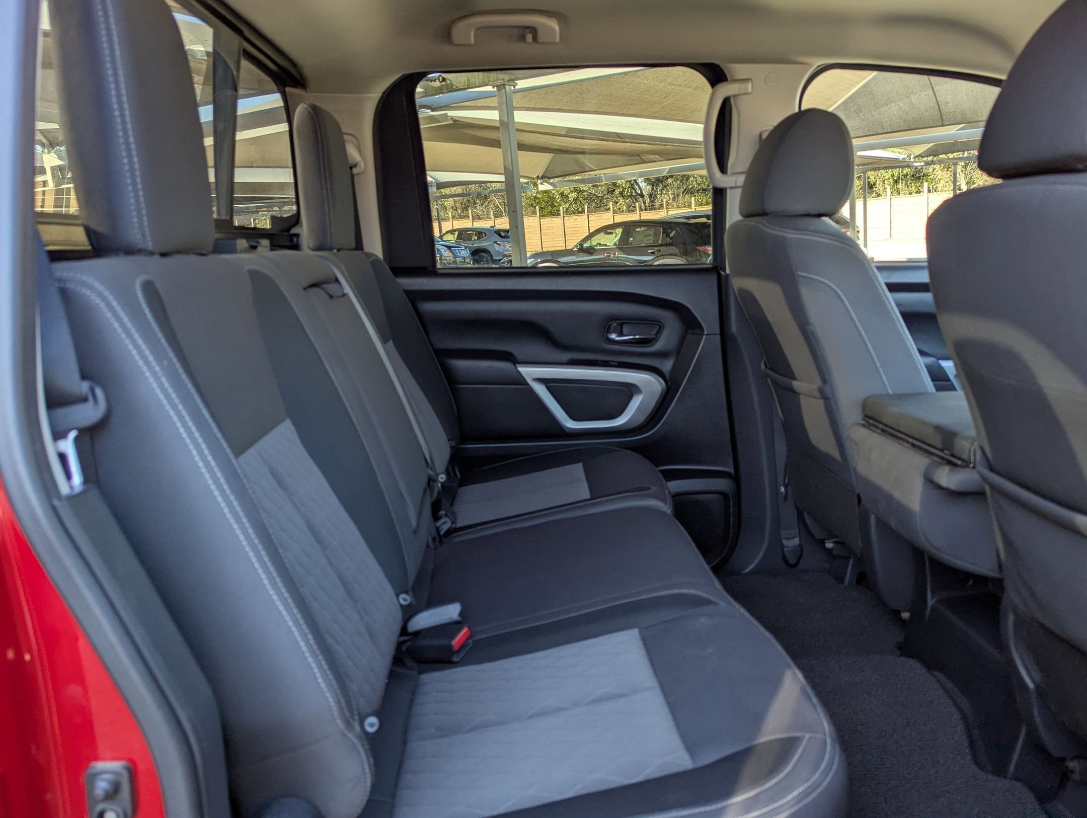 Used 2020 Nissan Titan SV image 24