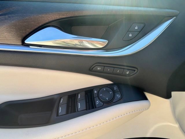 Used 2023 Buick Enclave Avenir w/ Avenir Technology Package AWD/4WD image 12