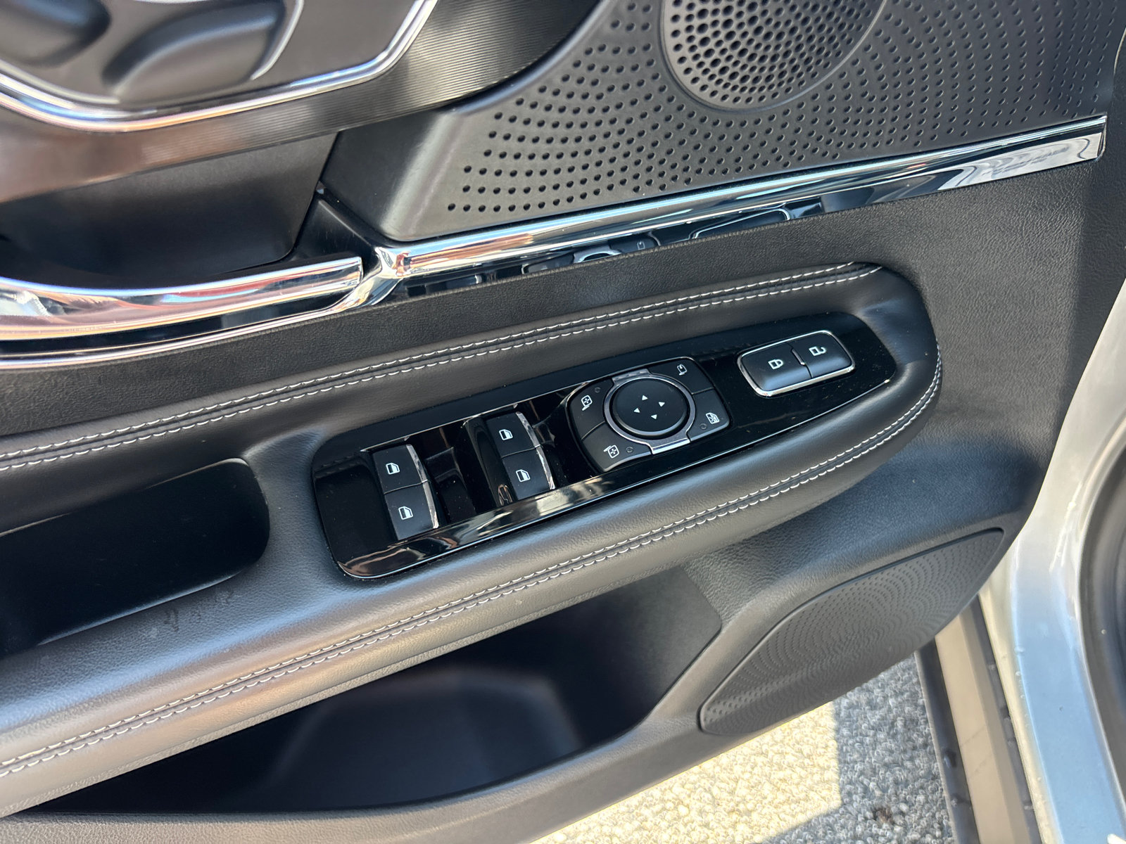 Certified 2024 Lincoln Corsair AWD image 13