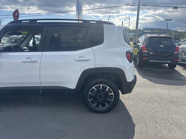 Used 2023 Jeep Renegade Trailhawk w/ Trailhawk Elite Group AWD/4WD image 4