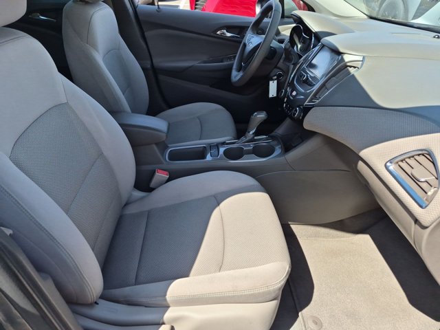 Used 2017 Chevrolet Cruze LT FWD image 27
