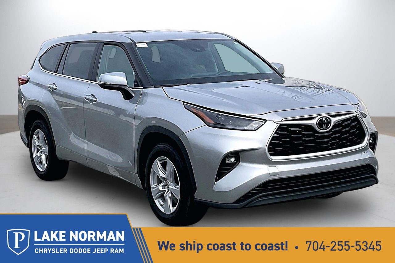 Used 2023 Toyota Highlander LE image 1