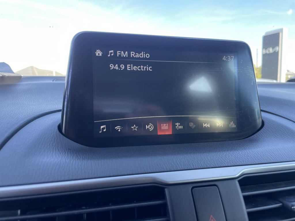 Used 2018 MAZDA MAZDA3 Touring FWD image 13