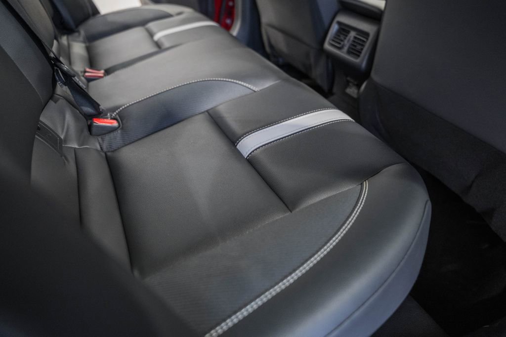 Used 2025 Toyota Camry SE image 31