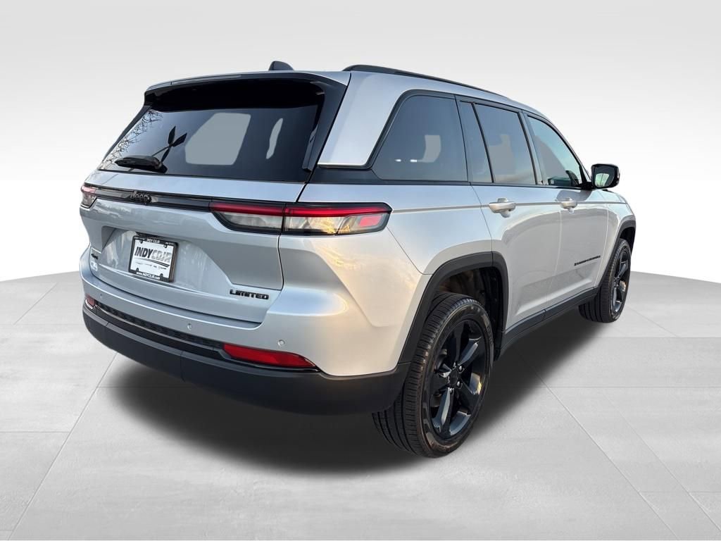 Certified 2024 Jeep Grand Cherokee Limited w/ Black Appearance Package image 4