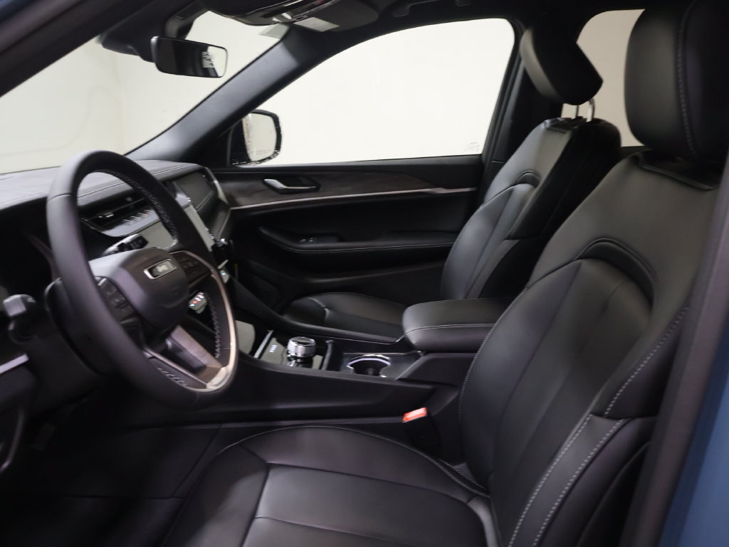 New 2027 Jeep Grand Cherokee Limited AWD/4WD image 9