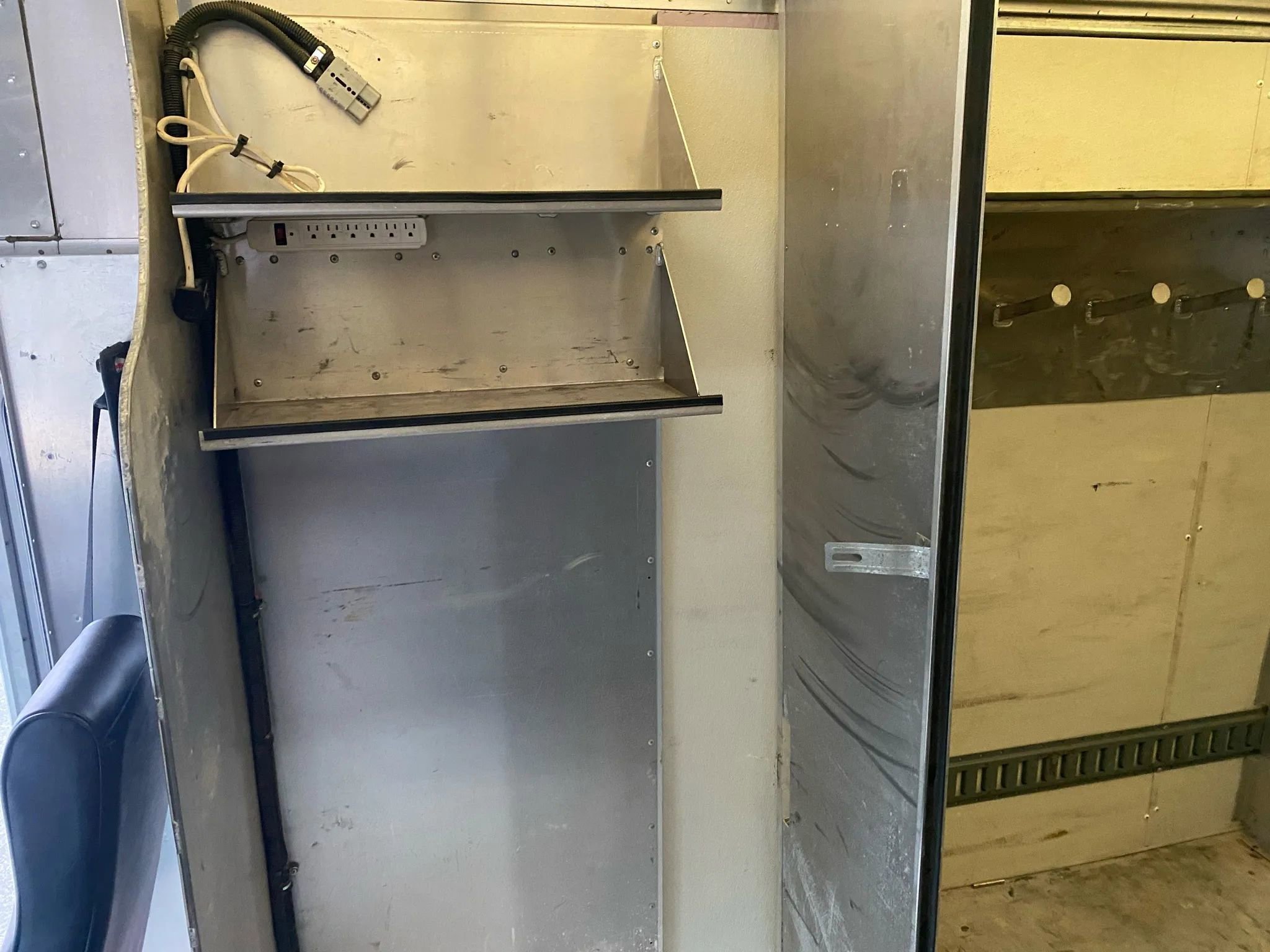 Used 2013 Ford E-350 and Econoline 350 Super Duty w/ Air Conditioning Prep Pkg image 19