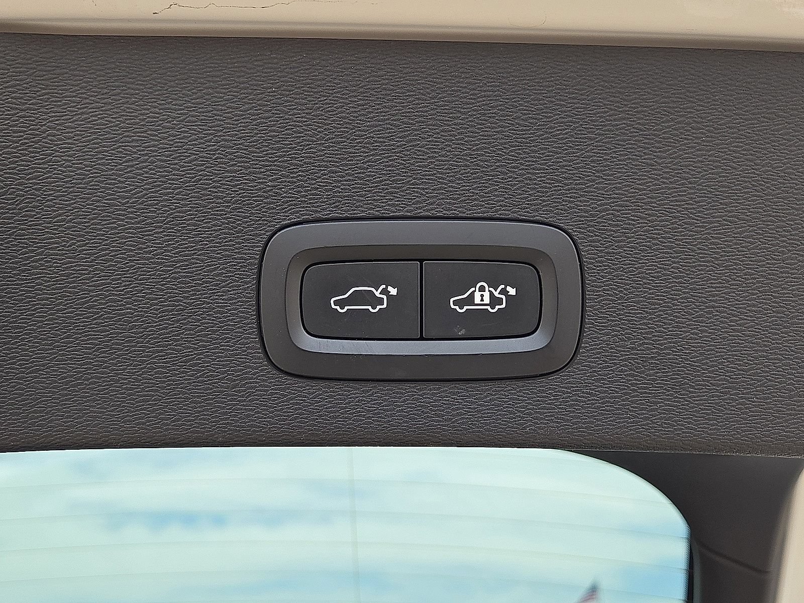 Certified 2023 Volvo C40 Recharge Core AWD/4WD image 15