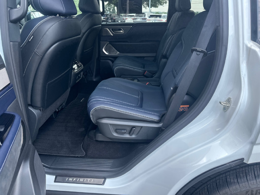 Used 2026 INFINITI QX80 4WD w/ Sport Exterior Package image 17