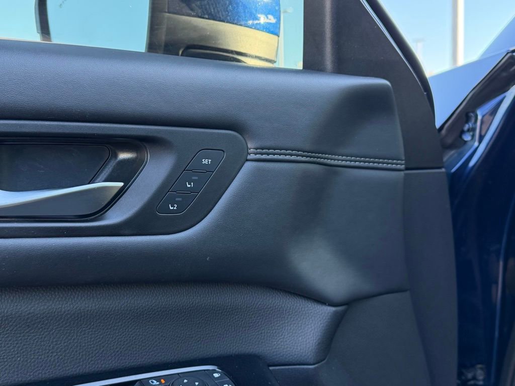 Used 2025 Nissan Pathfinder Platinum image 14