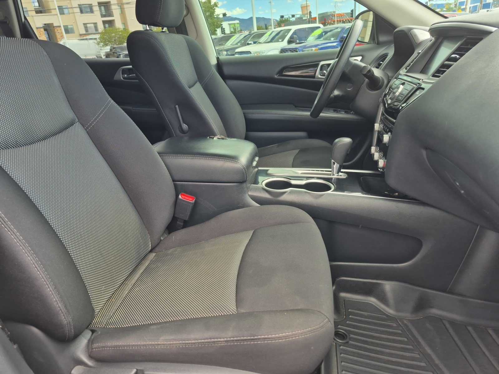 Used 2020 Nissan Pathfinder S FWD image 22