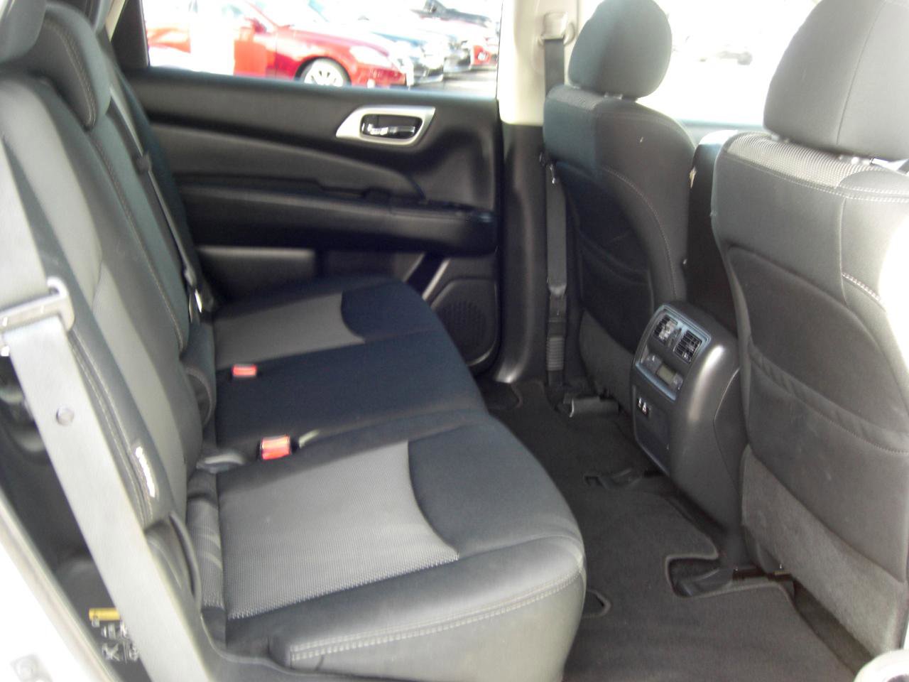 Used 2020 Nissan Pathfinder S image 18