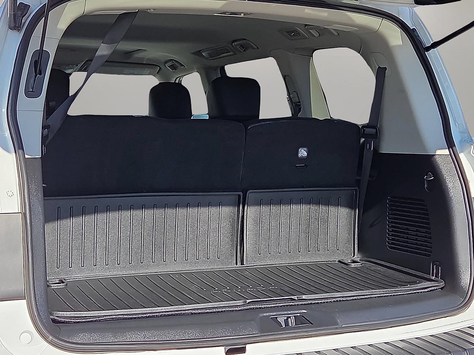 Used 2024 Nissan Armada SL w/ Captain's Chairs Package AWD/4WD image 9