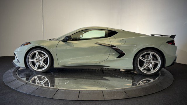 Used 2024 Chevrolet Corvette Stingray Premium Cpe w/ Z51 Performance Package RWD image 19