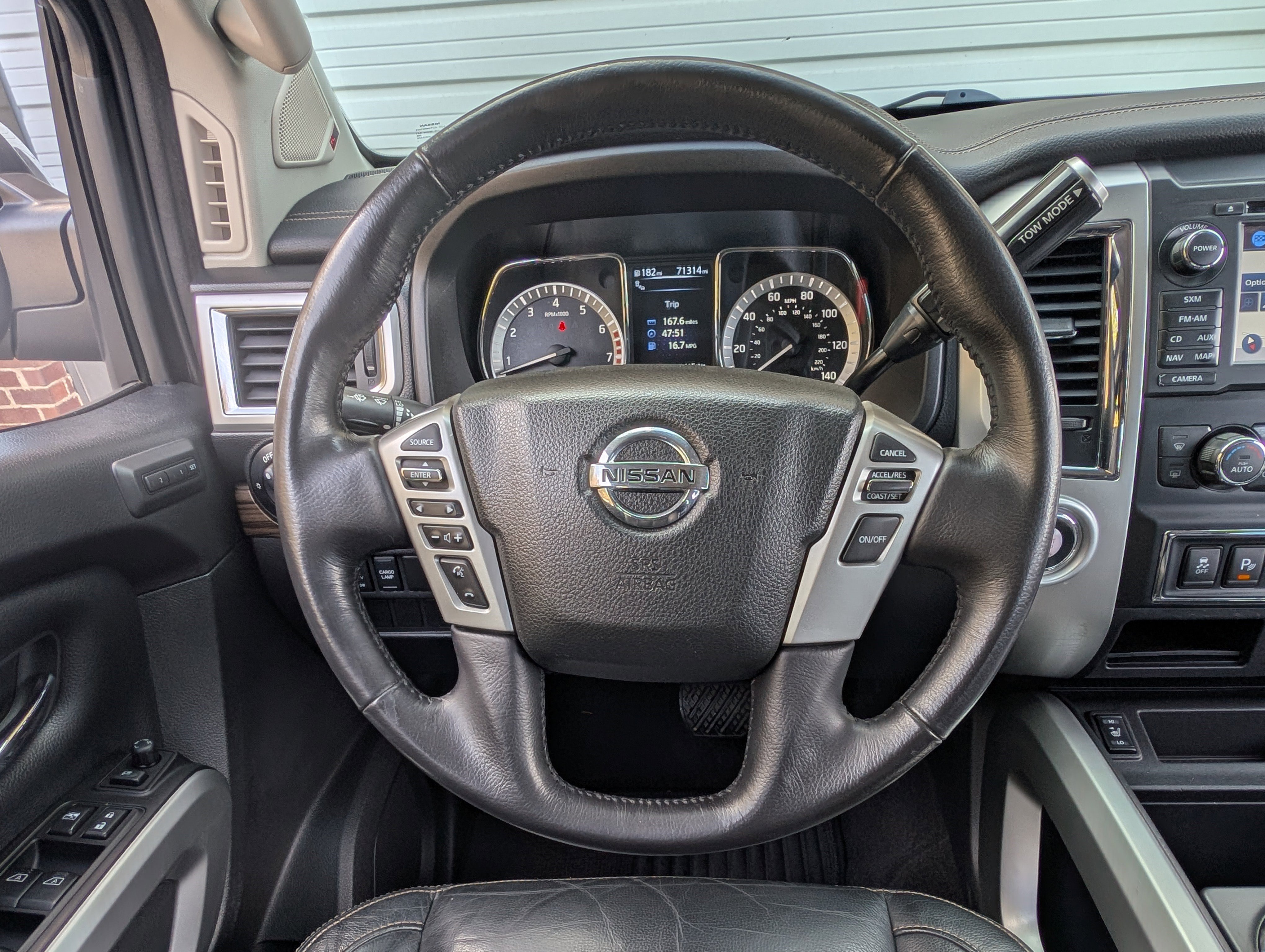 Used 2018 Nissan Titan SL image 23