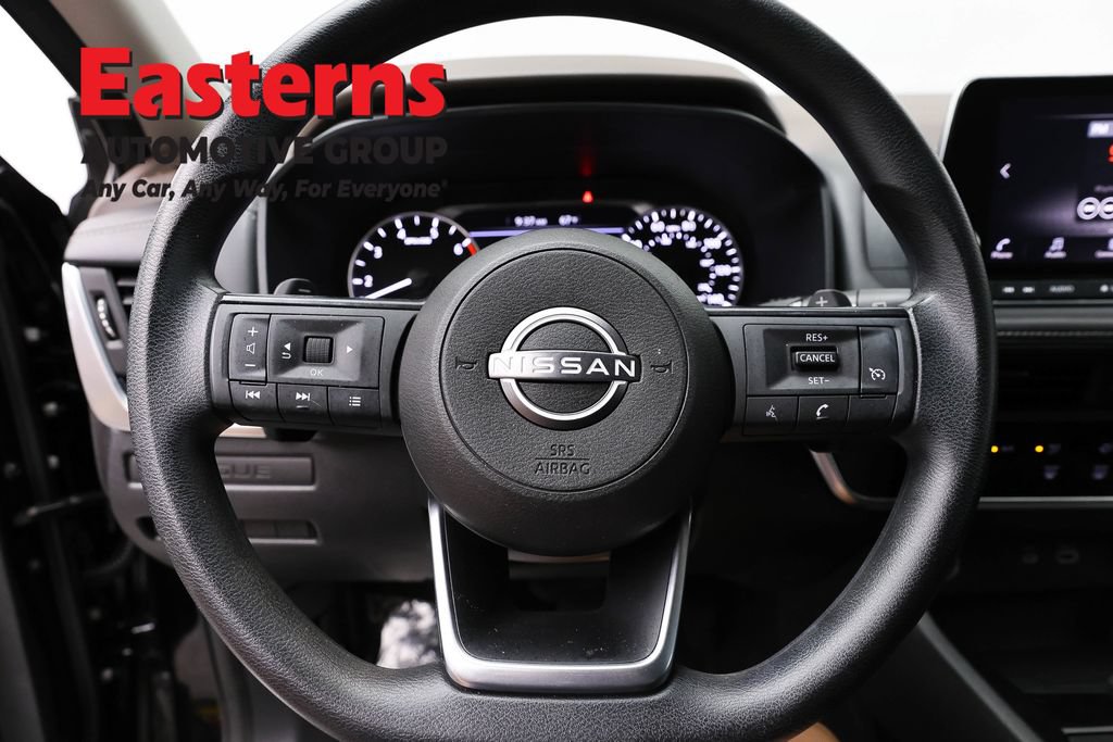 Used 2023 Nissan Rogue S AWD/4WD image 10