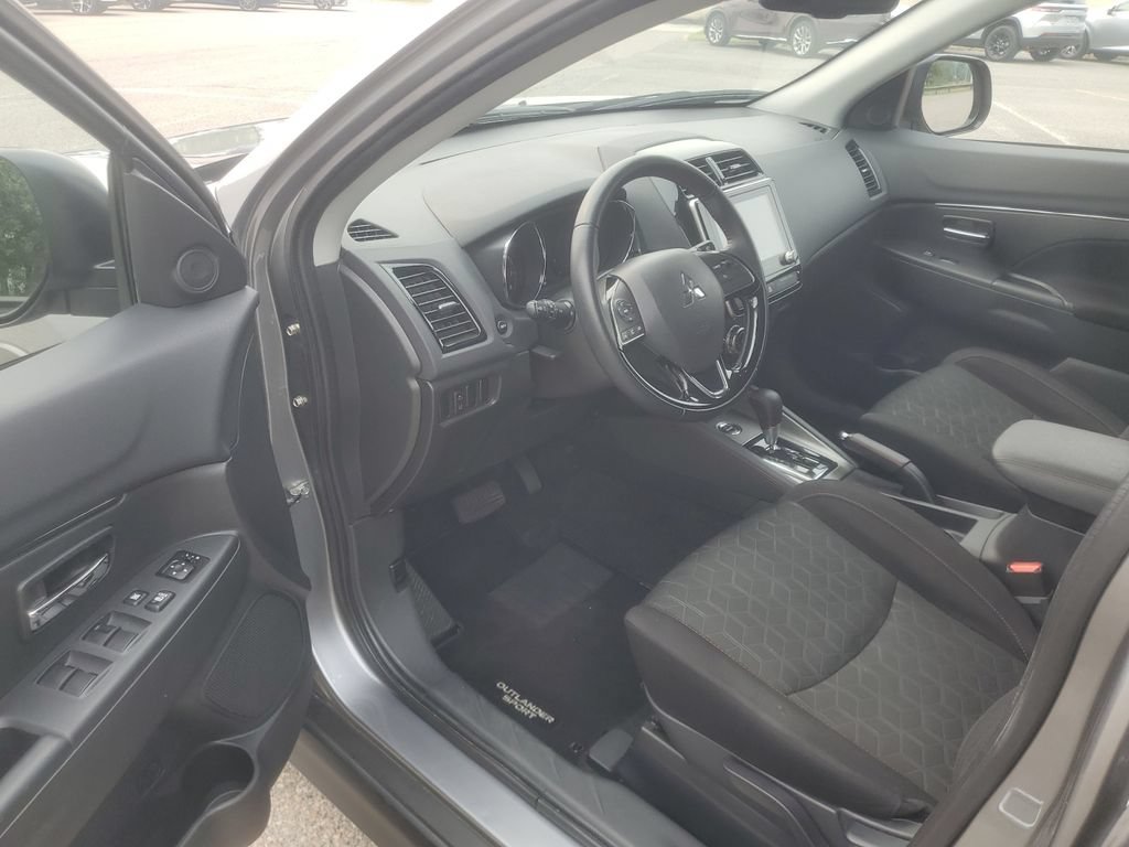 Used 2025 Mitsubishi Outlander Sport AWD image 32