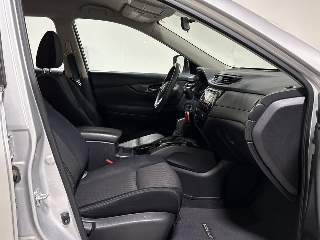 Used 2017 Nissan Rogue S AWD/4WD image 21
