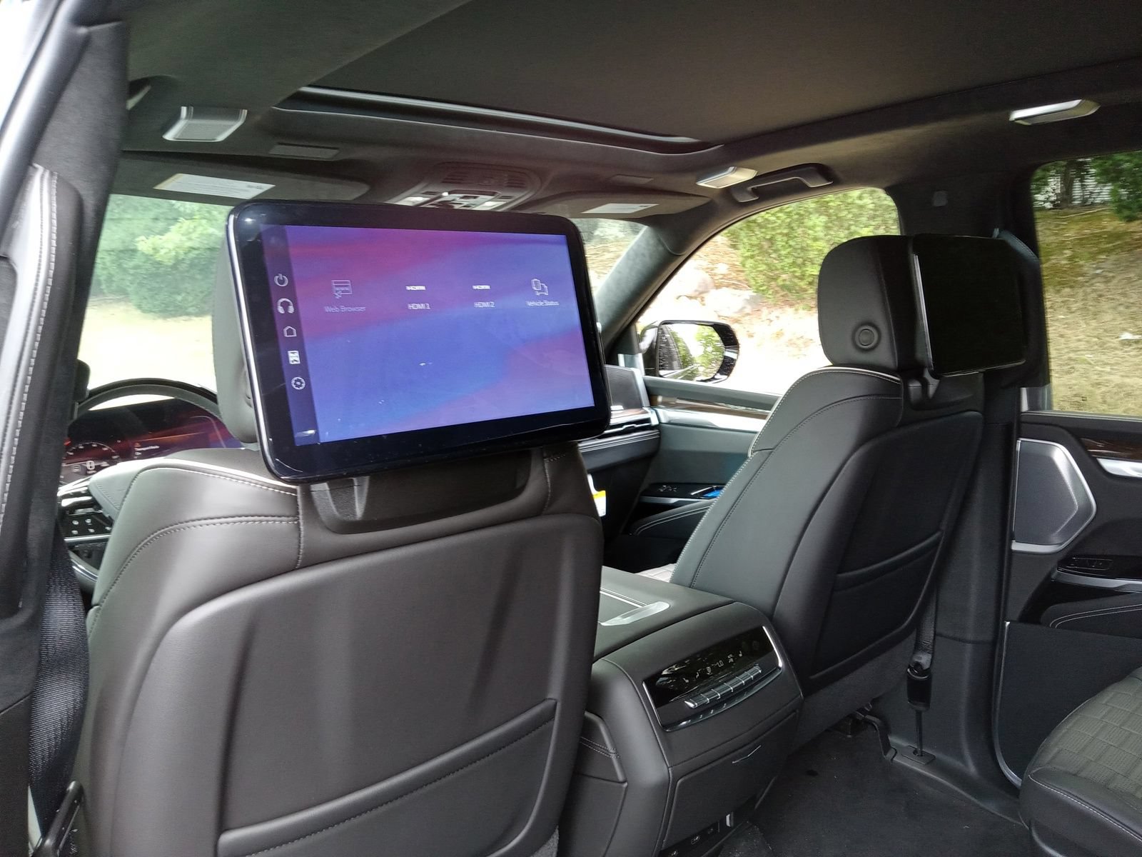 New 2026 Cadillac Escalade ESV Platinum Luxury w/ LPO, Floor Liner Package AWD/4WD image 25