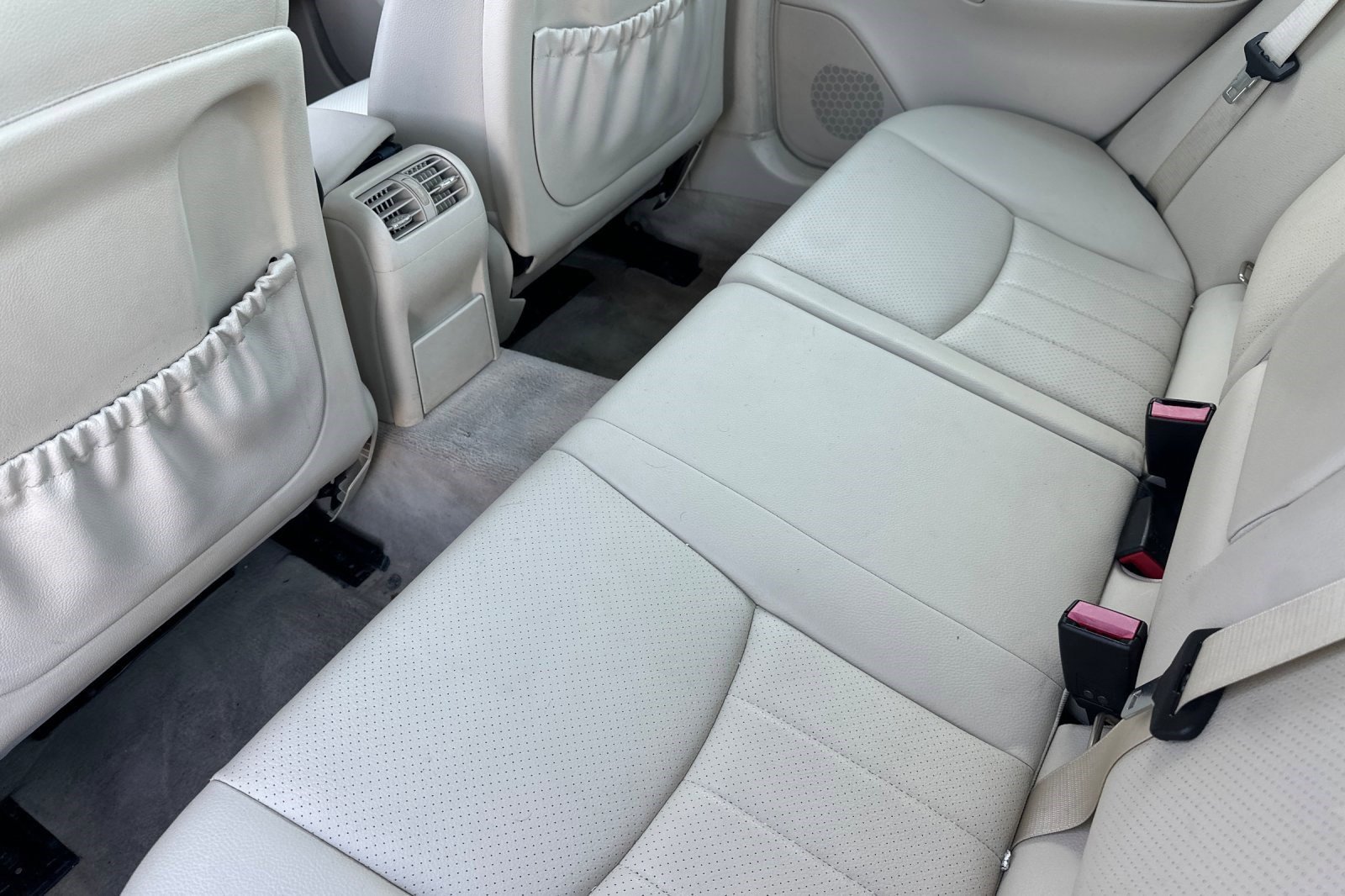 Used 2005 Mercedes-Benz C 320 Sedan image 22