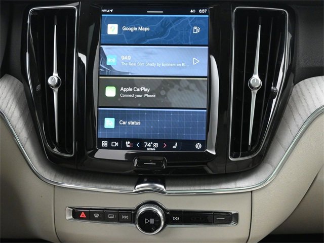 Used 2024 Volvo XC60 B5 Plus image 23